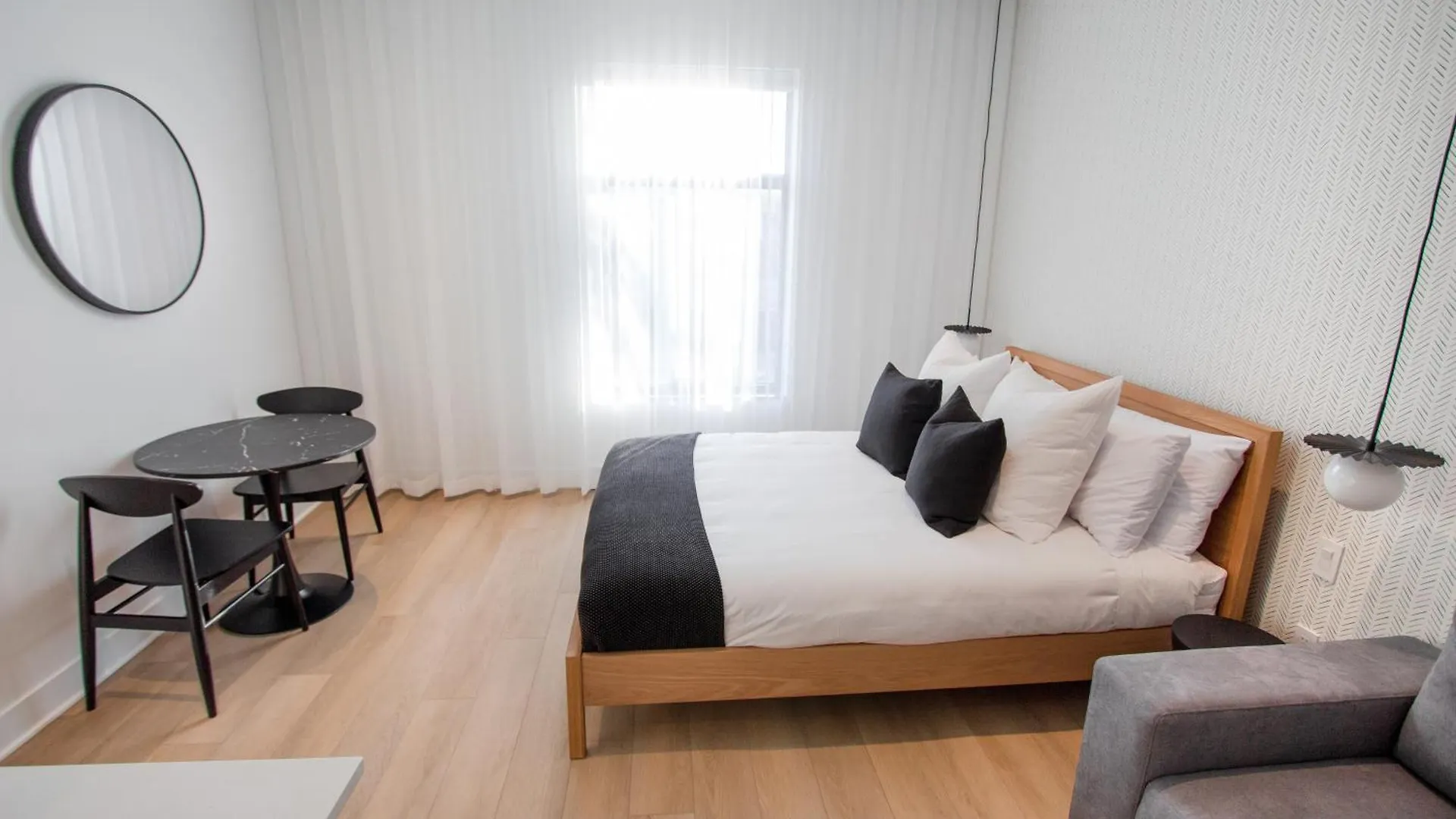 Apartment Studio #11 - Self Check-In - Plateau - St-Denis Montreal